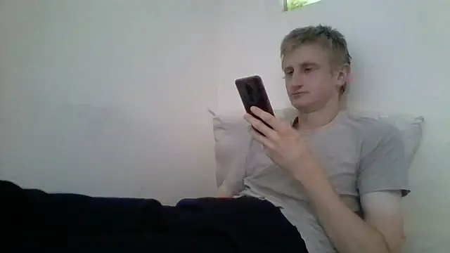 Snapshot of tcute0 chatting on 07/24/26, 03:26 tcute0 online show from 07/24/26, 03:26