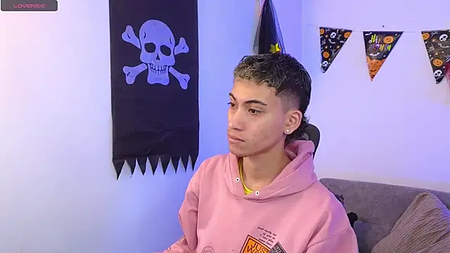 yulian vasquez online show from 10/17/25, 12:19