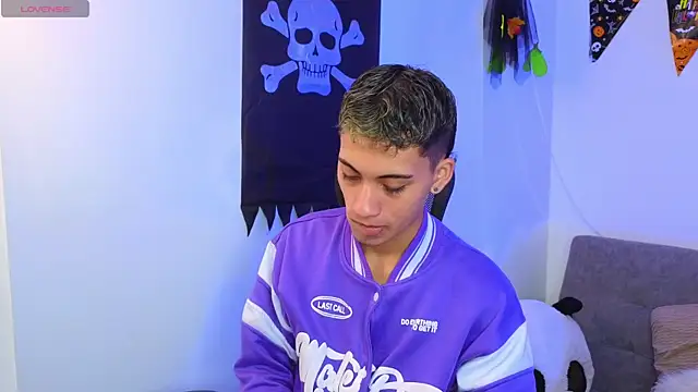 yulian vasquez online show from 10/22/25, 12:27