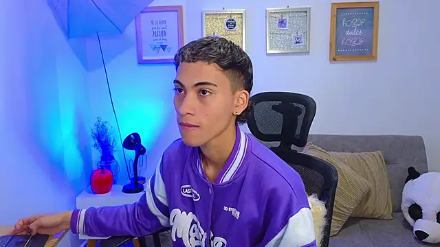 yulian vasquez online show from 11/17/25, 12:33