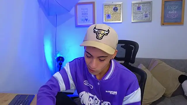 yulian vasquez online show from 11/22/25, 12:04