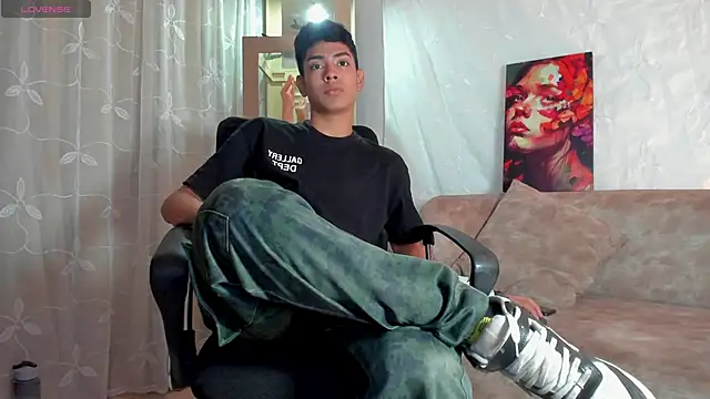 LoganTwink18 online show from 03/24/26, 01:38