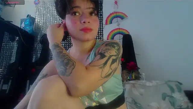 Snapshot of Mitsuha_gate chatting on 10/23/25, 02:49 Mitsuha gate online show from 10/23/25, 02:49