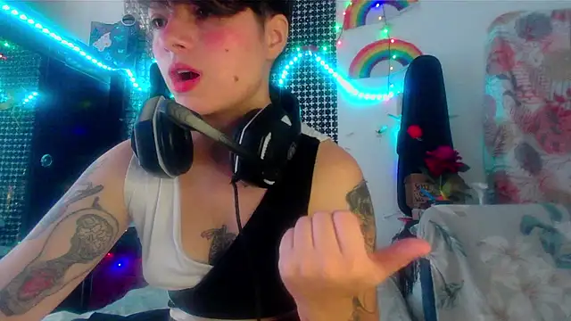 Snapshot of Mitsuha_gate chatting on 11/05/25, 02:06 Mitsuha gate online show from 11/05/25, 02:06