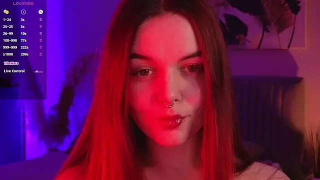 Snapshot of BellaDevile_ chatting on 09/28/25, 02:00 BellaDevile online show from 09/28/25, 02:00