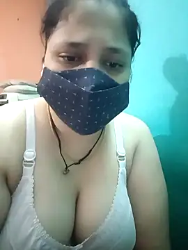 Snapshot of Kaja1919 chatting on 10/06/25, 04:04 Kaja1919 online show from 10/06/25, 04:04