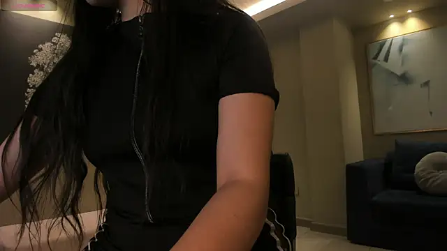 Snapshot of EsmeraldaGrace1 chatting on 10/19/25, 04:02 EsmeraldaGrace1 online show from 10/19/25, 04:02