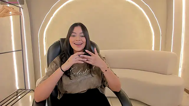 AmbarJames  online show from 11/04/25, 12:15