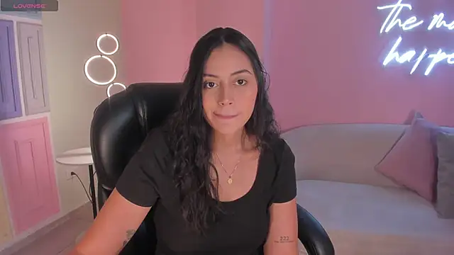 Snapshot of AmbarJames_ chatting on 06/10/26, 07:13 AmbarJames online show from 06/10/26, 07:13