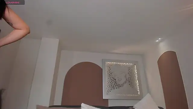 Snapshot of AmbarJames_ chatting on 07/24/26, 11:19 AmbarJames online show from 07/24/26, 11:19