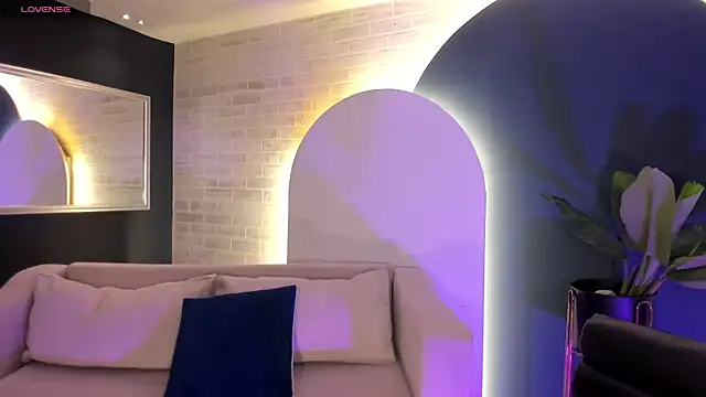 MilaLawrence online show from 04/17/26, 12:19