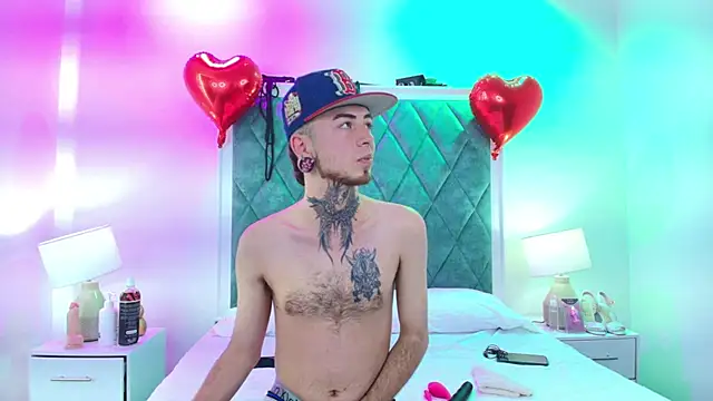 Snapshot of Asha_zuri_and_adam chatting on 10/21/25, 12:39 Asha zuri and adam online show from 10/21/25, 12:39