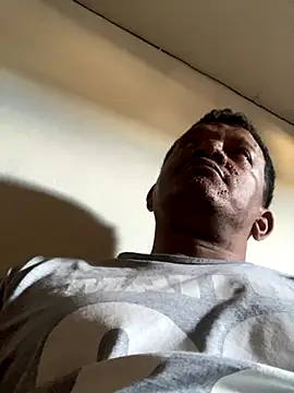 Snapshot of PIROCAGG21 chatting on 10/19/25, 10:16 PIROCAGG21 online show from 10/19/25, 10:16