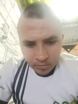 Snapshot of santiii___12 chatting on 11/23/25, 03:28 santiii 12 online show from 11/23/25, 03:28