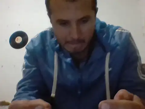 Snapshot of santiii___12 chatting on 01/12/26, 11:54 santiii 12 online show from 01/12/26, 11:54