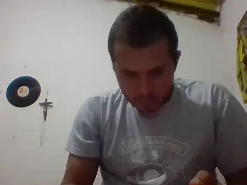 Snapshot of santiii___12 chatting on 01/14/26, 04:29 santiii 12 online show from 01/14/26, 04:29