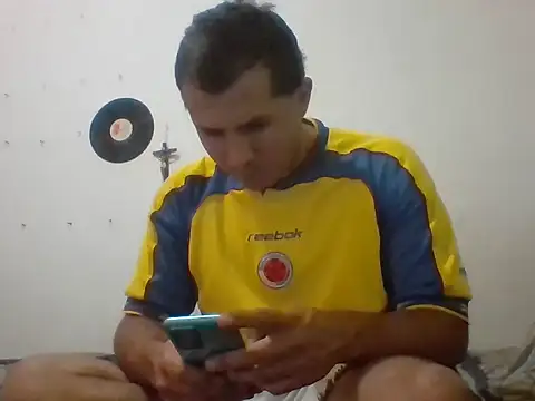 Snapshot of santiii___12 chatting on 02/05/26, 06:12 santiii 12 online show from 02/05/26, 06:12