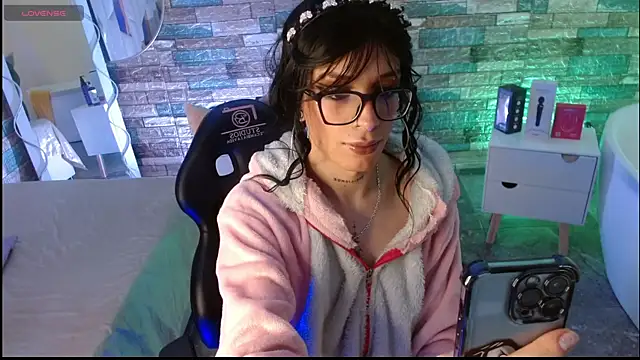 Snapshot of boyfox_tay chatting on 10/06/25, 05:27 boyfox tay online show from 10/06/25, 05:27