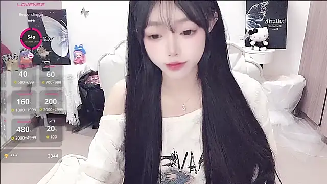 Snapshot of -EEBABY chatting on 06/19/26, 12:53 -EEBABY online show from 06/19/26, 12:53