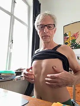 SexyLeon8 online show from 10/17/25, 09:12