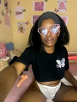 Snapshot of Caramel_Mellow chatting on 09/21/25, 01:24 Caramel Mellow online show from 09/21/25, 01:24