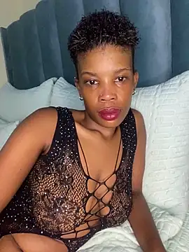 Snapshot of Caramel_Mellow chatting on 12/19/25, 09:27 Caramel Mellow online show from 12/19/25, 09:27