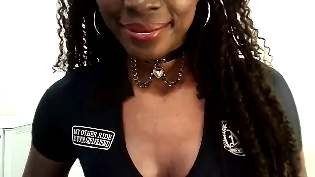 Snapshot of Chatdoll2 chatting on 10/18/25, 06:19 Chatdoll2 online show from 10/18/25, 06:19