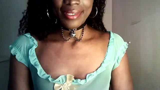 Snapshot of Chatdoll2 chatting on 10/28/25, 05:04 Chatdoll2 online show from 10/28/25, 05:04