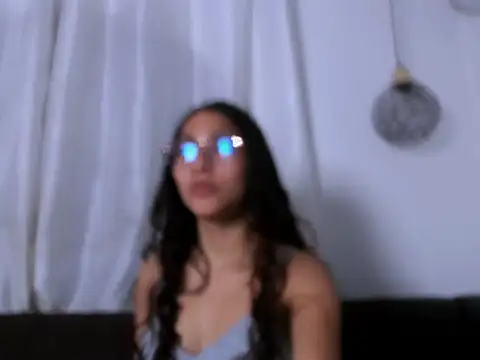 Akira Hime online show from 12/16/25, 04:28