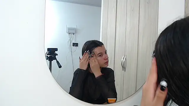 pinky f00x online show from 11/15/25, 09:00