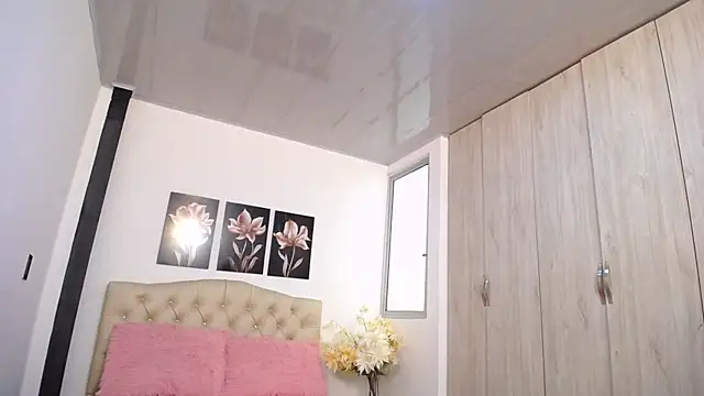 pinky f00x online show from 04/16/26, 07:14