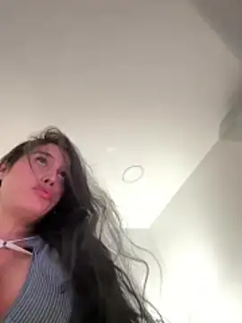 Snapshot of Bella__Wood chatting on 07/12/26, 07:16 Bella Wood online show from 07/12/26, 07:16