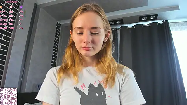 Snapshot of ElvinaRose chatting on 09/25/25, 03:43 ElvinaRose online show from 09/25/25, 03:43