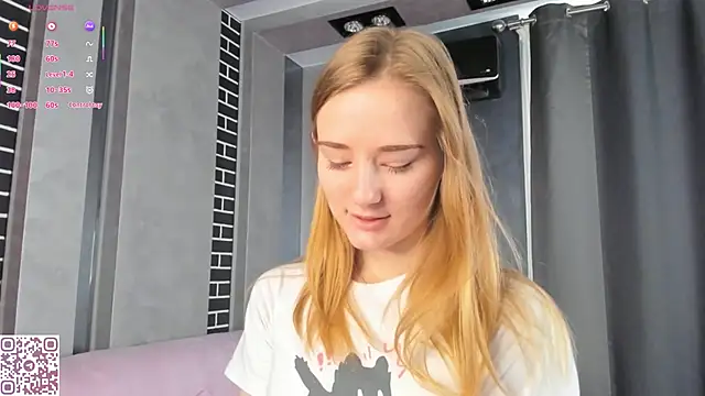 Snapshot of ElvinaRose chatting on 10/11/25, 03:39 ElvinaRose online show from 10/11/25, 03:39