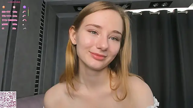 Snapshot of ElvinaRose chatting on 10/13/25, 03:39 ElvinaRose online show from 10/13/25, 03:39