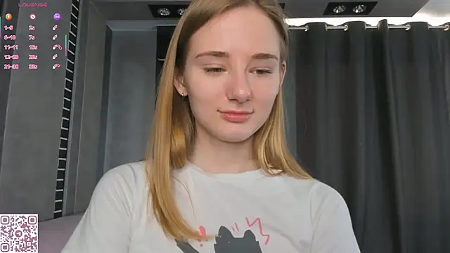 Snapshot of ElvinaRose chatting on 10/20/25, 03:40 ElvinaRose online show from 10/20/25, 03:40