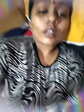 Cute Amiya online show from 10/25/25, 01:18