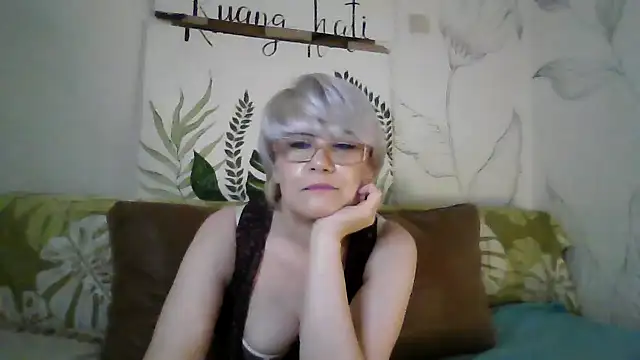 Catty Lady online show from 03/15/26, 07:53