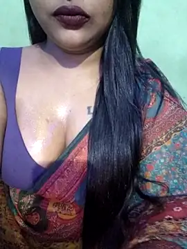 Snapshot of JIYA-04 chatting on 11/15/25, 02:57 JIYA-04 online show from 11/15/25, 02:57