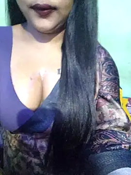 Snapshot of JIYA-04 chatting on 11/21/25, 01:21 JIYA-04 online show from 11/21/25, 01:21