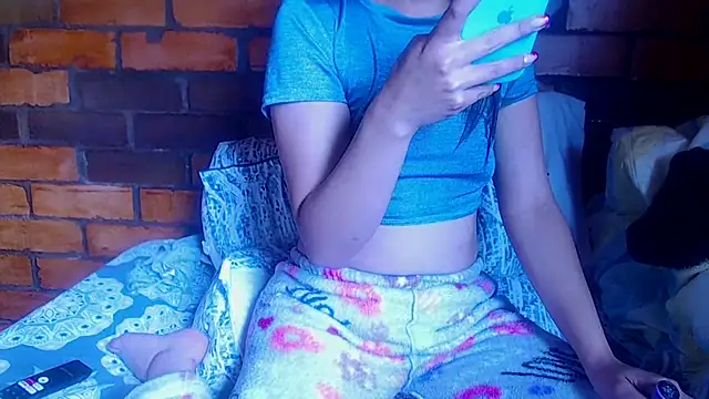 Snapshot of sabrina_v_ chatting on 09/19/25, 04:51 sabrina v online show from 09/19/25, 04:51