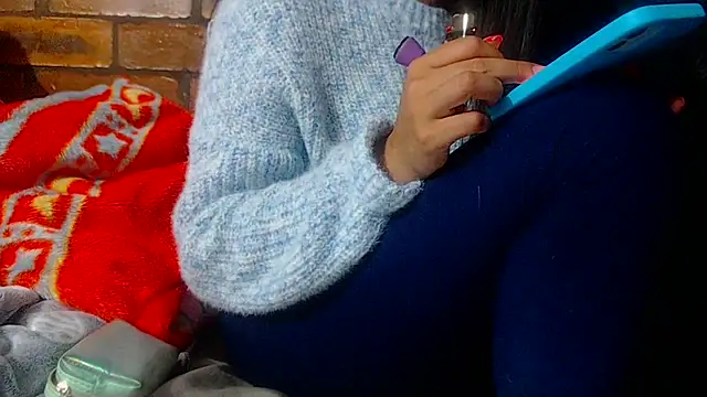 Snapshot of sabrina_v_ chatting on 09/24/25, 03:43 sabrina v online show from 09/24/25, 03:43