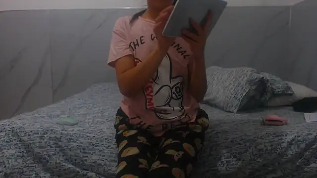 Snapshot of sabrina_v_ chatting on 11/20/25, 09:47 sabrina v online show from 11/20/25, 09:47