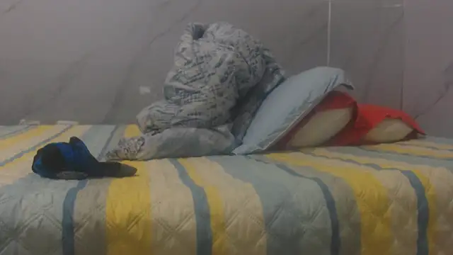 Snapshot of sabrina_v_ chatting on 12/17/25, 03:51 sabrina v online show from 12/17/25, 03:51