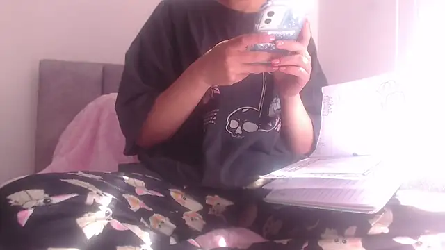 Snapshot of sabrina_v_ chatting on 02/20/26, 07:14 sabrina v online show from 02/20/26, 07:14