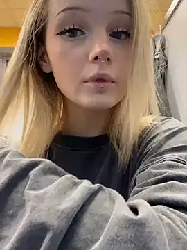 Snapshot of softlyblessed chatting on 10/08/25, 09:01 softlyblessed online show from 10/08/25, 09:01