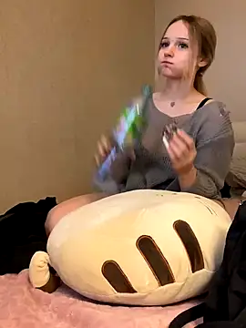 Snapshot of softlyblessed chatting on 10/09/25, 09:46 softlyblessed online show from 10/09/25, 09:46