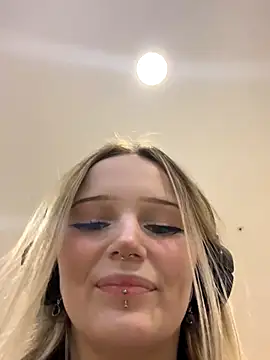 Snapshot of softlyblessed chatting on 10/11/25, 02:48 softlyblessed online show from 10/11/25, 02:48