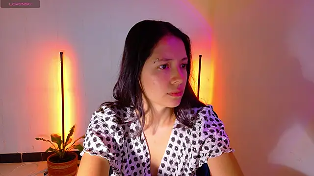 Snapshot of Sarasavage chatting on 05/15/26, 12:34 Sarasavage online show from 05/15/26, 12:34