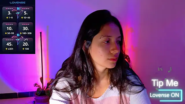 Snapshot of Sarasavage chatting on 05/19/26, 12:44 Sarasavage online show from 05/19/26, 12:44